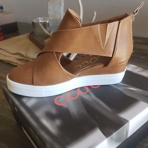 Cutout wedge sneaker